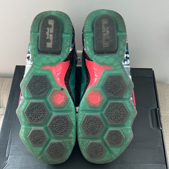 Nike LeBron XII XMAS Size 14 - Picture 4 of 5